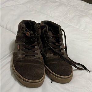 Etnies Brown High-Top Sneakers with Suede Finish